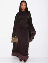 Abaya en satin à empiècements volants sur le côté