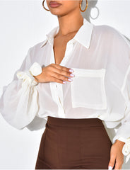 Chemise en voile transparent à nouer aux manches