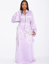 Abaya premium en satin ornée de cristaux et lacets