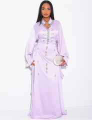 Abaya premium en satin ornée de cristaux et lacets