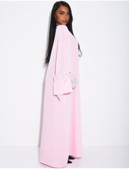 Abaya en satin épais ornée de dentelle et noeuds aux poignets